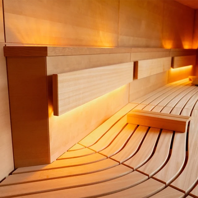 Bio-Aroma Sauna mit Holzbänken